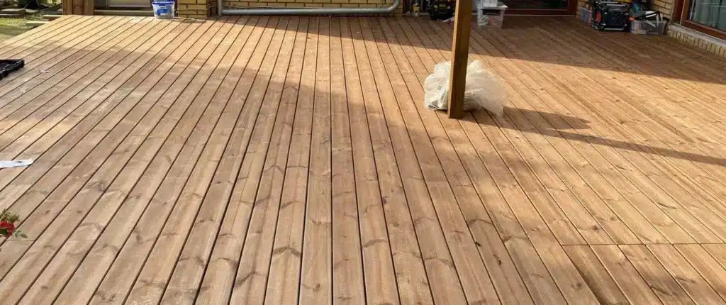 Nyetableret træterrasse